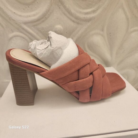 Journee Collection "Lyddie" Leather Sandals. NIB. Size 9 - Picture 2 of 11